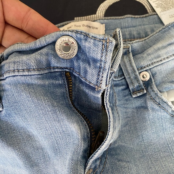 Women’s Super Skinny Levi’s - Picture 4 of 7